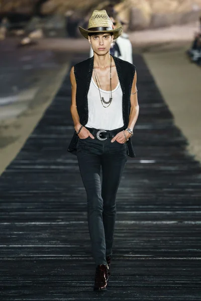 Look 19